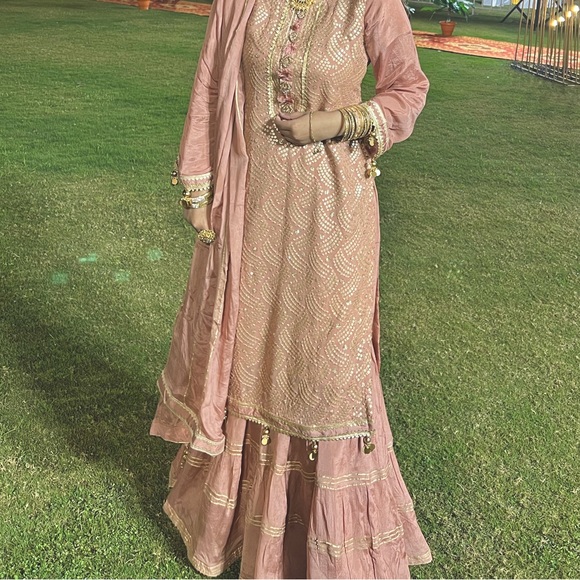 Selling this Pakistani suit! Worn only 1 time! - Picture 1 of 2